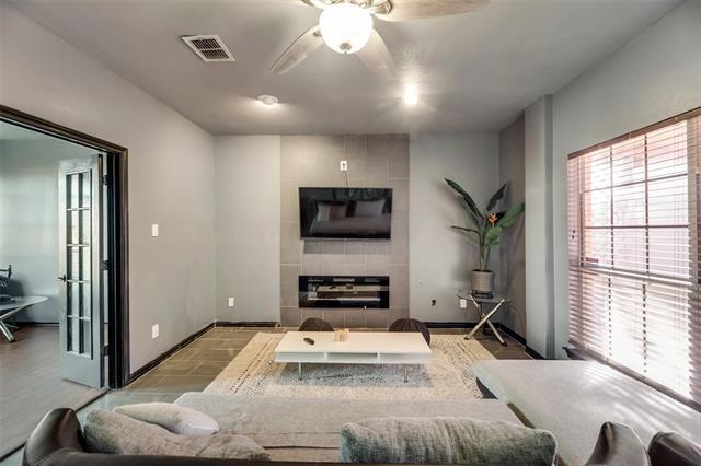 Foto del edificio - 4547 Buckingham Dr