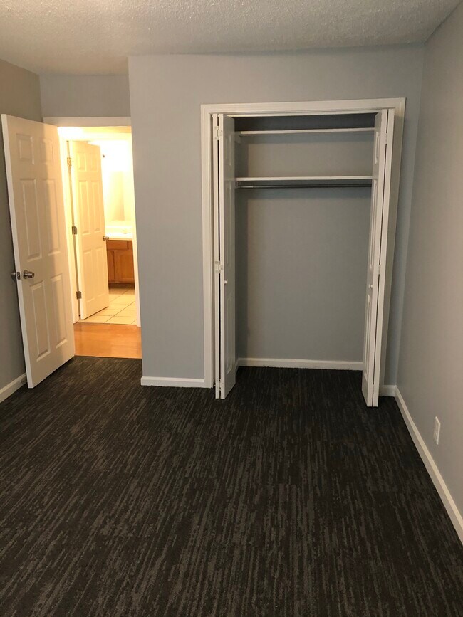 Amplia habitación - 3292 Anderson Rd