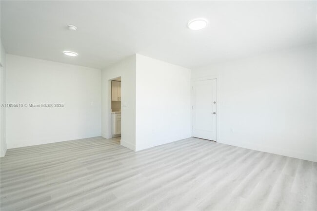 Foto del edificio - 7315 Harding Ave