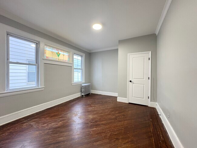 Building Photo - 295 Isabella Ave