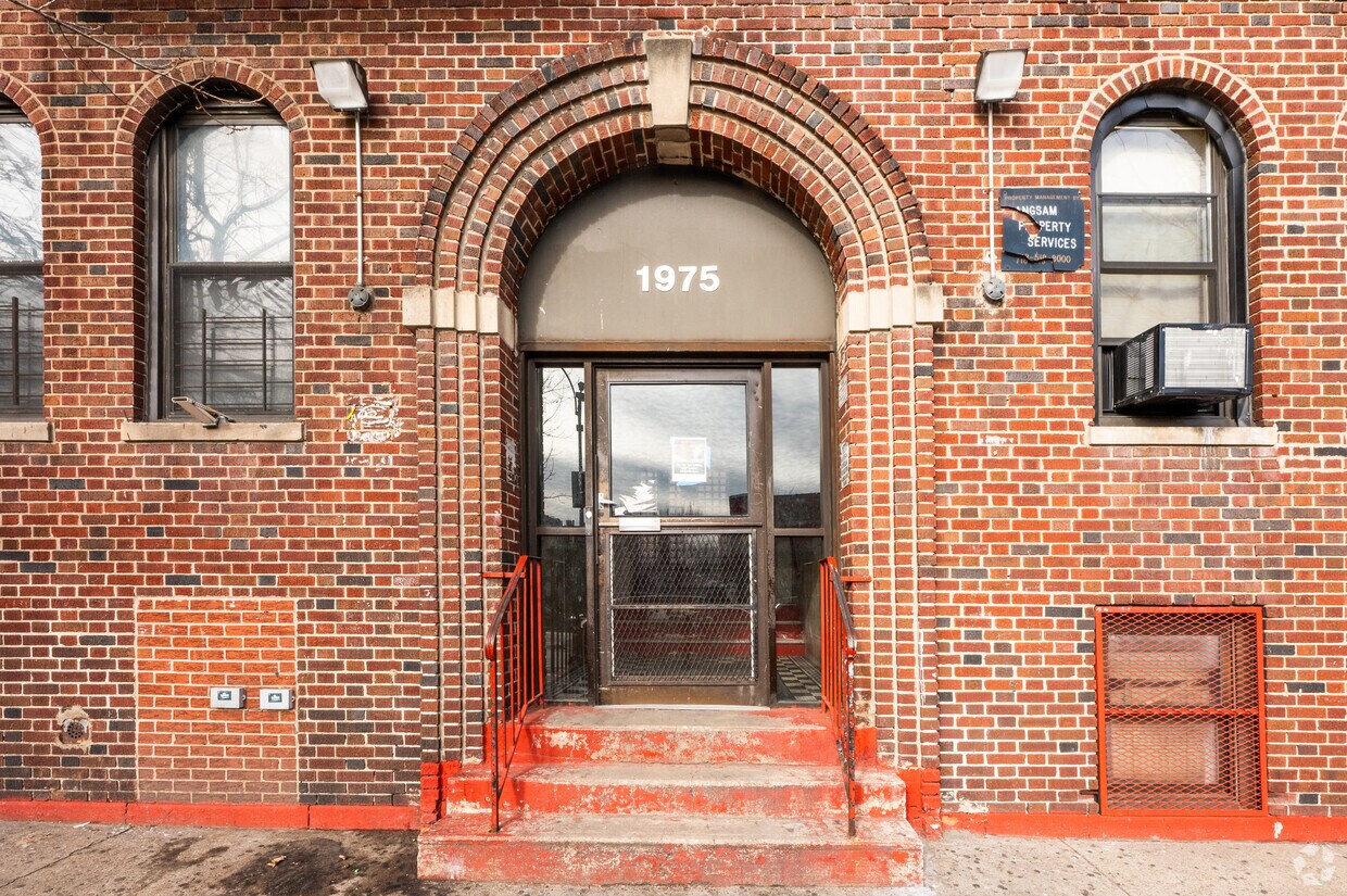 Building Photo - 1975 Davidson Ave