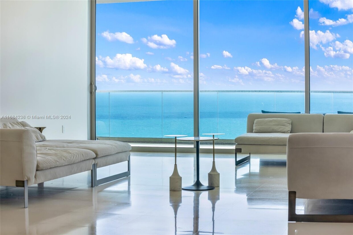 Foto principal - 10201 Collins Ave