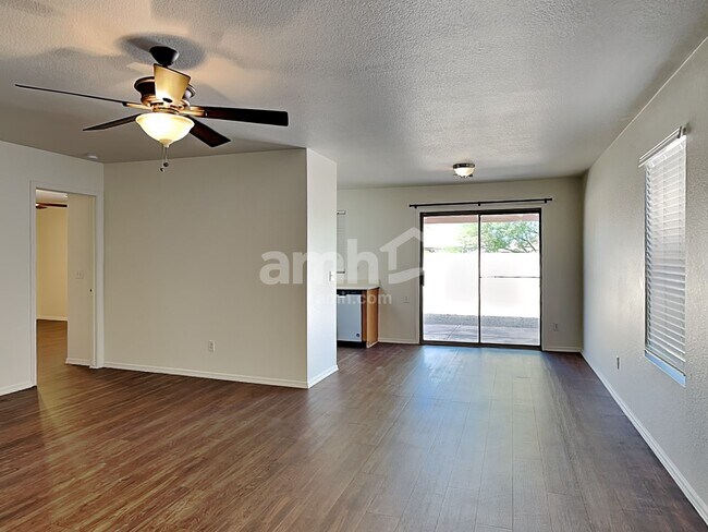 Foto del edificio - 16400 N Lasso Dr
