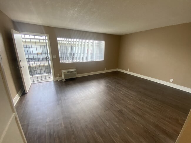 Building Photo - 7466 Rosemead Apts