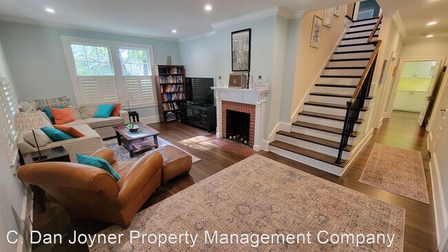 Foto del edificio - 5 br, 3.5 bath House - 108 W Prentiss Ave