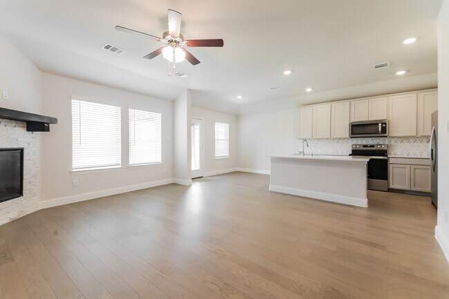 Foto del edificio - Brand-New 3-Bed Home with Designer Finishes, Energy Savings, and Community Amenities in Anna