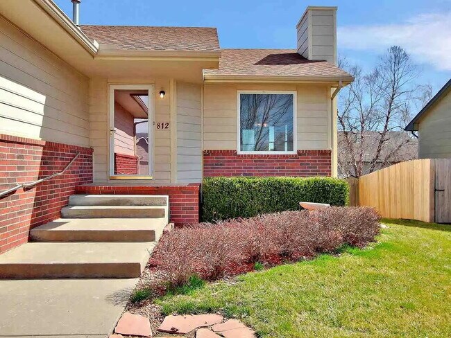 Building Photo - 812 S Red Oaks Cir