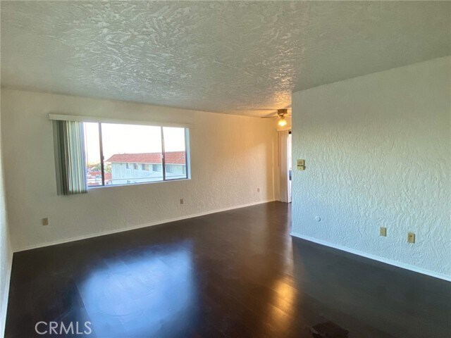 Building Photo - 1322 W 9th St