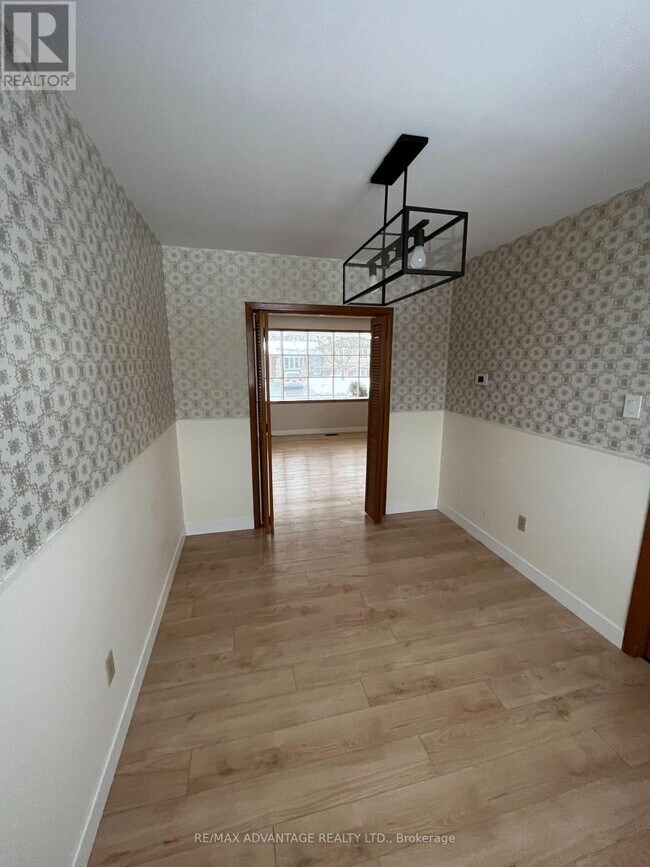 Photo du bâtiment - 143 Downing Crescent