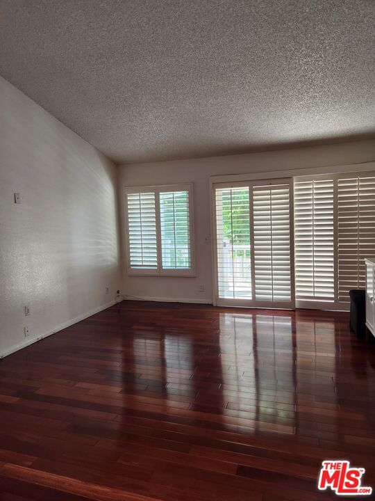 Building Photo - 3860 Amberly Dr
