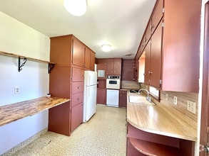 Building Photo - 2713 S 74th St