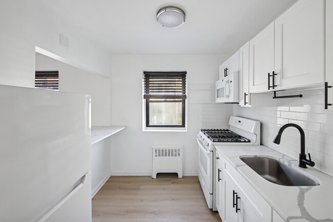 Building Photo - 165 Vroom St