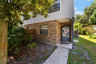 Building Photo - 4623 SW 44th Ln