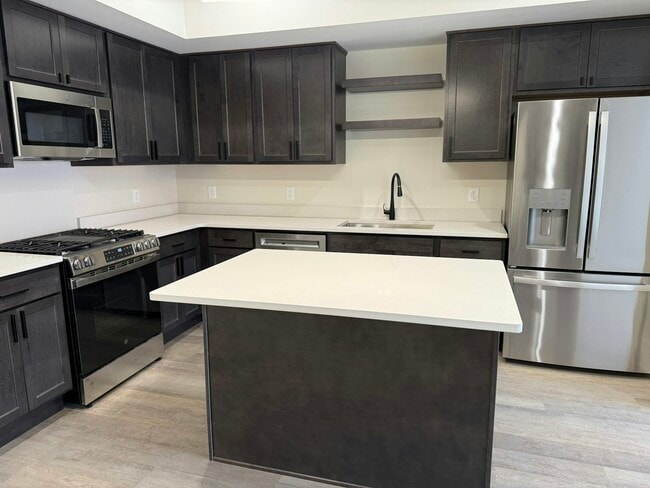 Foto del edificio - 106 E Erie St