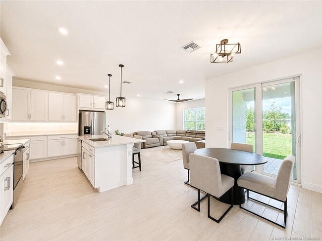 Building Photo - 3583 NW Solange Ct
