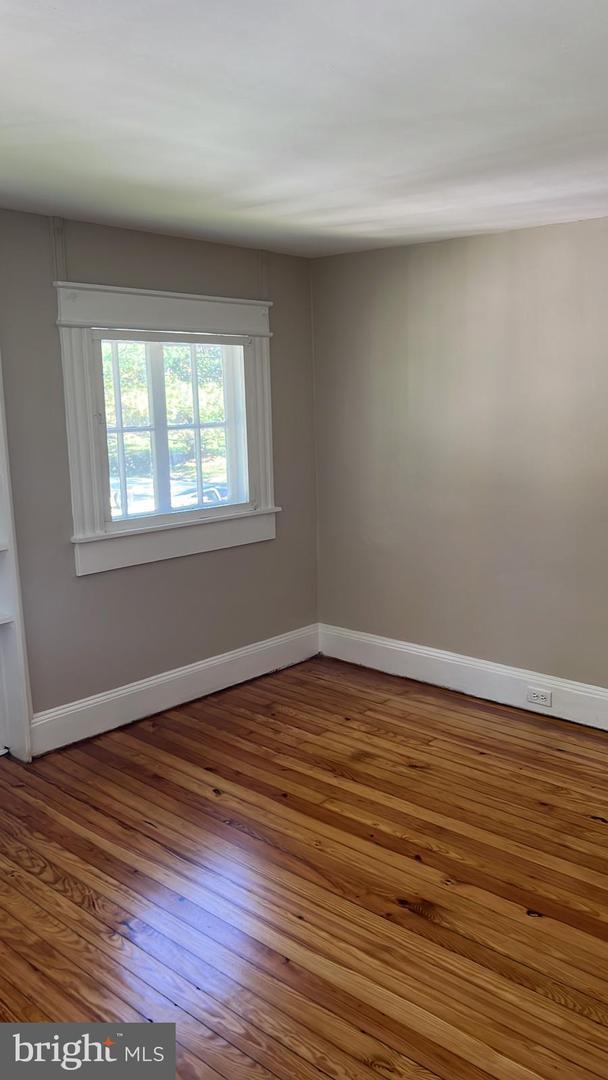 Foto del edificio - 10107 Dickens Ave