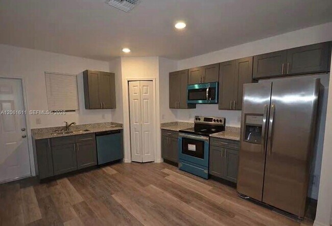 Foto del edificio - 2221 Carver Ave