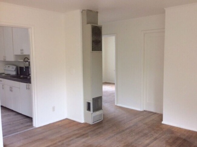 Foto del edificio - Charming 2 BDRM/1 BATH Home in Magnolia! Available Now!