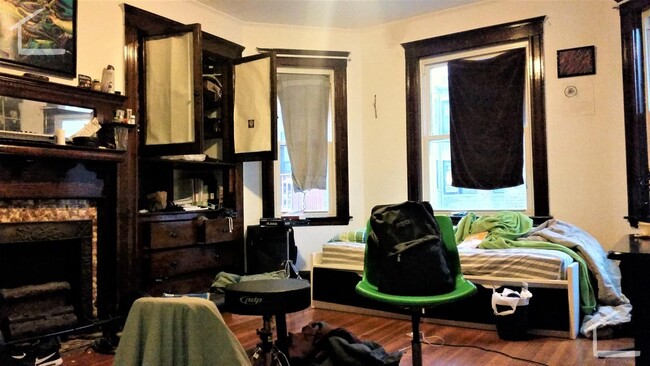 Building Photo - Unique BU Apartment