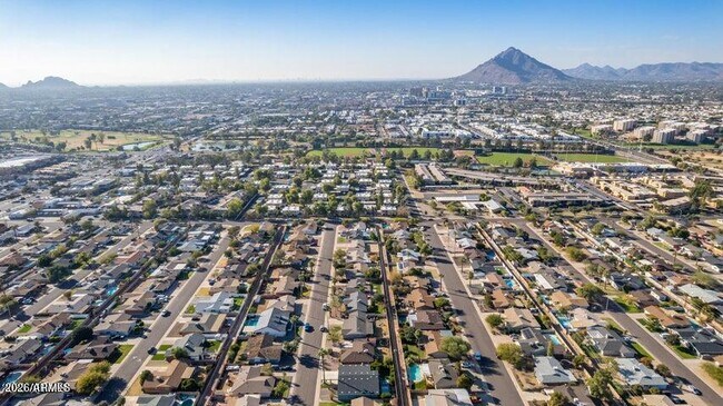 Foto del edificio - 8302 E Heatherbrae Ave