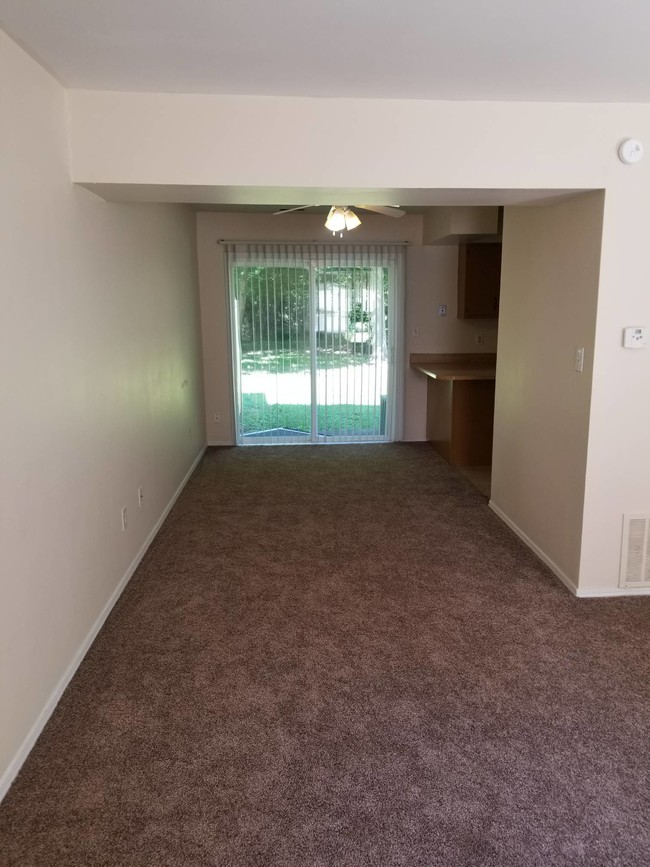 Building Photo - 202 Fawn Dr