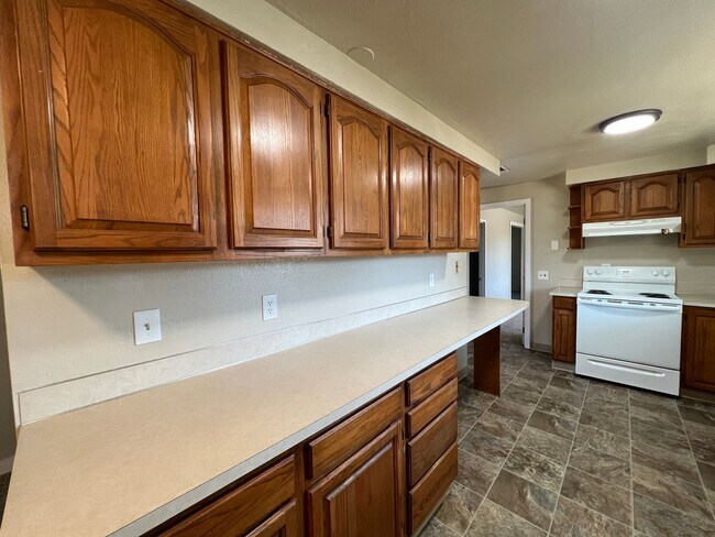 Building Photo - Newly Remodeled Bethel Home