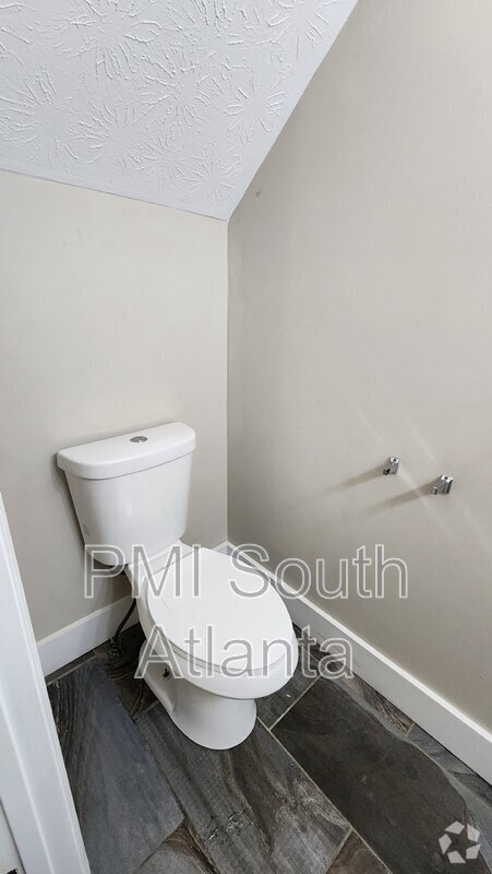 Building Photo - 3504 Lee Ct