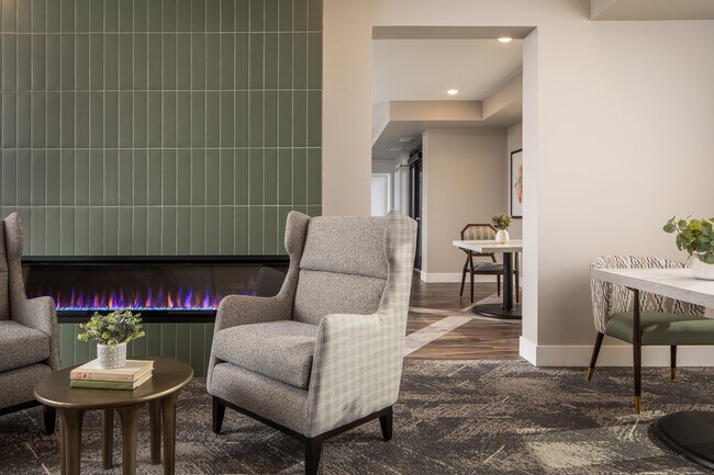 Biblioteca con chimenea - Oakdale Commons - 55+