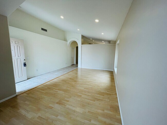 Foto del edificio - 1051 W Todd Dr