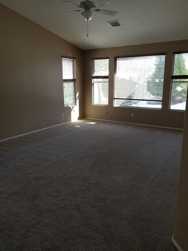 Foto del edificio - 2355 W High Country Dr
