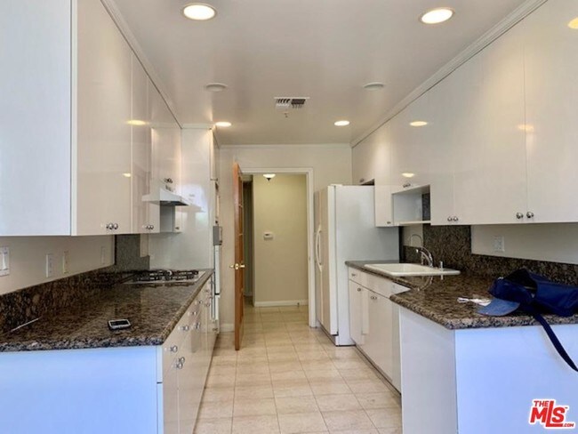 Building Photo - 739 Lorraine Blvd