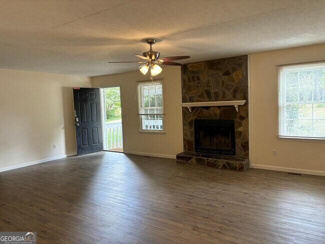 Building Photo - 215 Freestone Dr