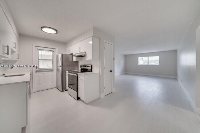 Foto del edificio - 861 SW 74th Terrace
