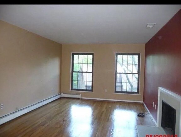 Living - 323 Gill Ln