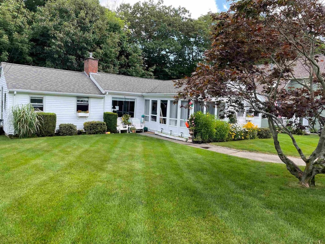 Foto principal - 92 Bourne Ave