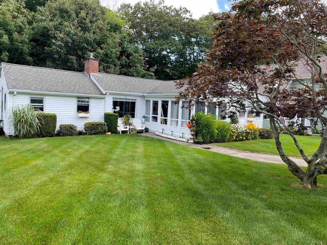 Primary Photo - 92 Bourne Ave