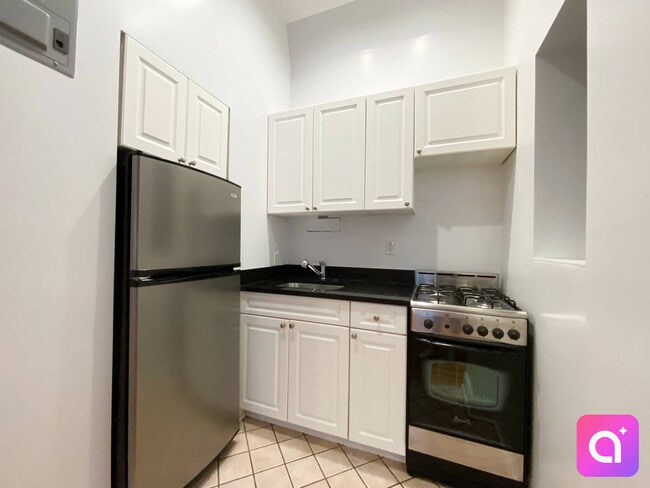 Building Photo - 332 E 93rd St