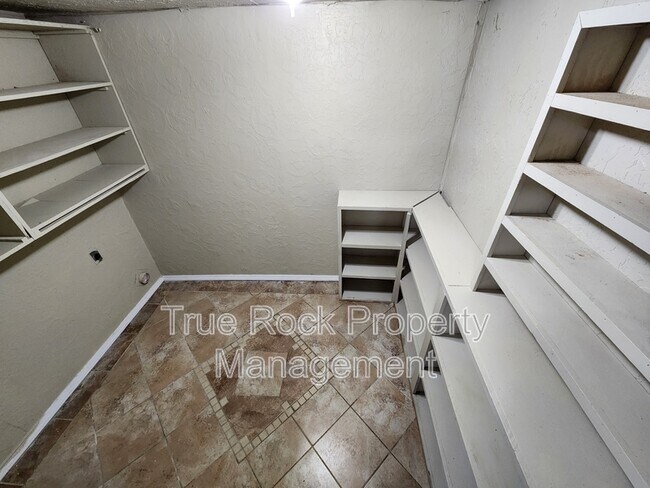 Foto del edificio - 716 W 6th