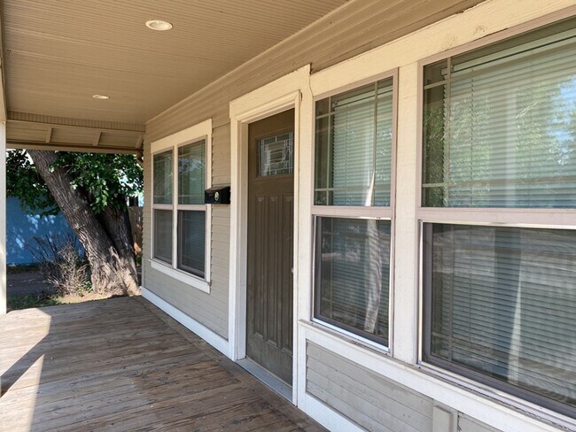 Foto del edificio - STUDENTS WELCOME! Charming 3 Bed 2 Bath Single Family Home in Old Town