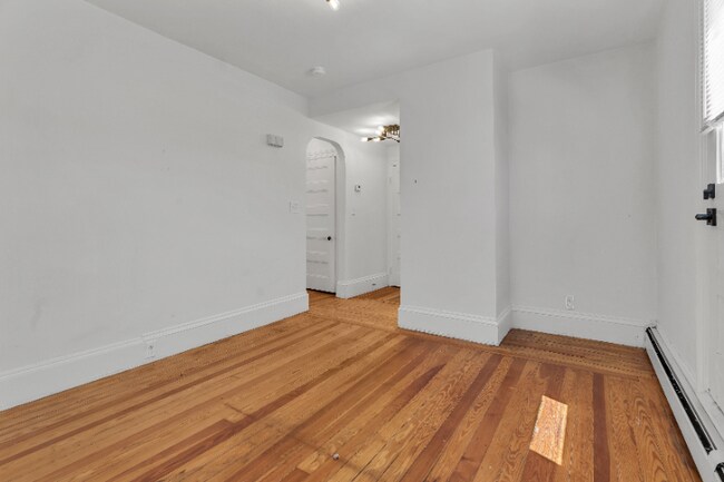 Building Photo - 511 Angell St