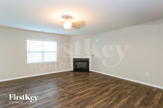 Building Photo - 711 Saddlebred Ln