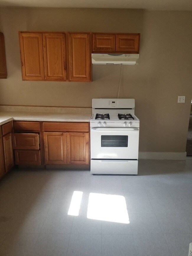Building Photo - 3 br, 1 bath House - 1035 Gulf St