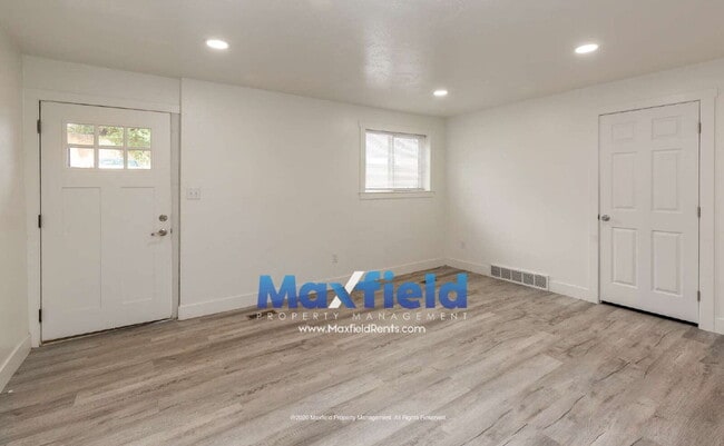 Building Photo - Brookside Lofts 2 BD 1 BA - Unit 17