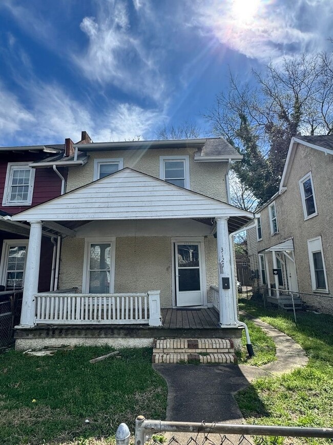 Building Photo - 3127 5th Ave