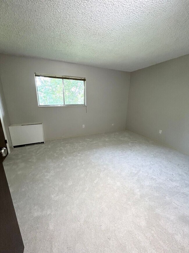 Foto del edificio - Move-In Ready 1-Bed Near Campus