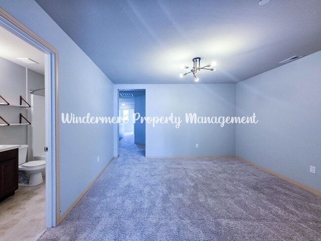 Building Photo - Bright and charming 3 bed townhome in Pinn...