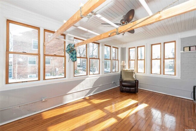 Foto del edificio - 312 Ellington Ave E