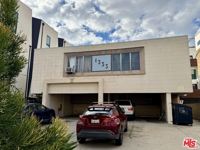 Foto del edificio - 1333 N Fuller Ave