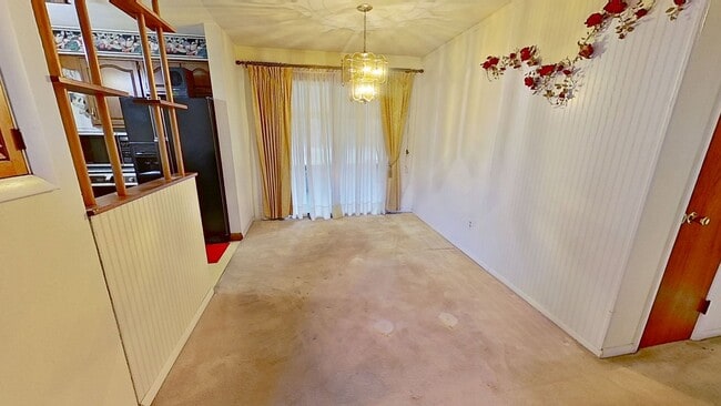 Building Photo - Single Level Living With No Exterior Maintenance!