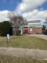 Building Photo - 412 Dillard Ln